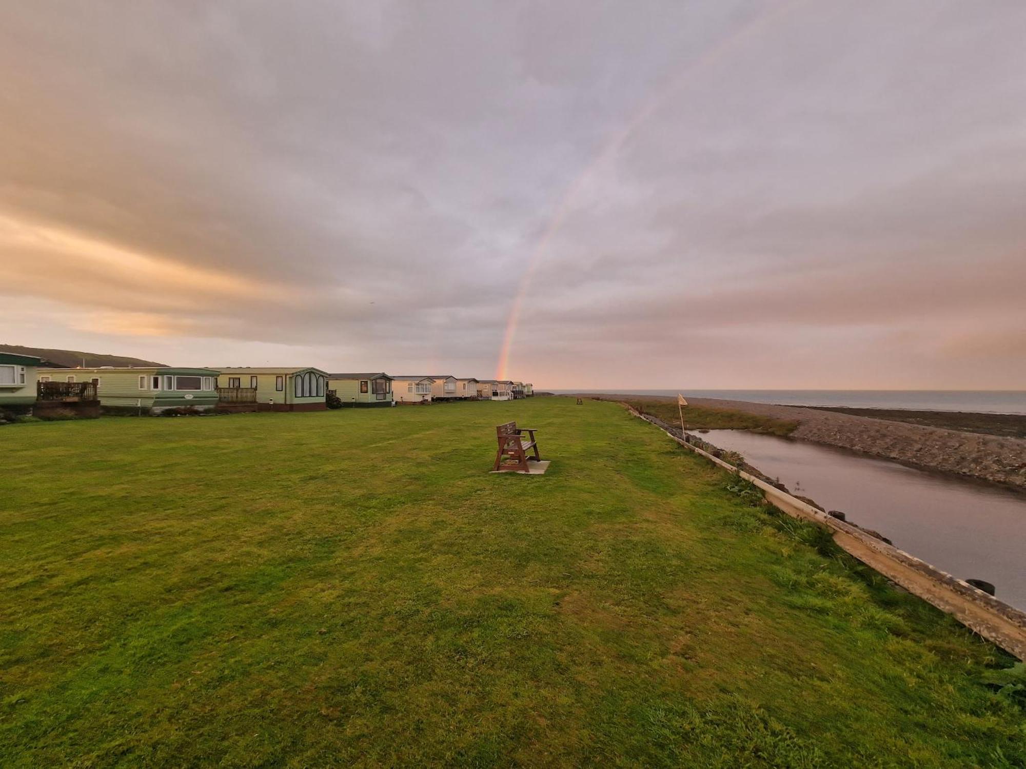 Bayview At Pengarreg Hotell Llanrhystyd Exteriör bild