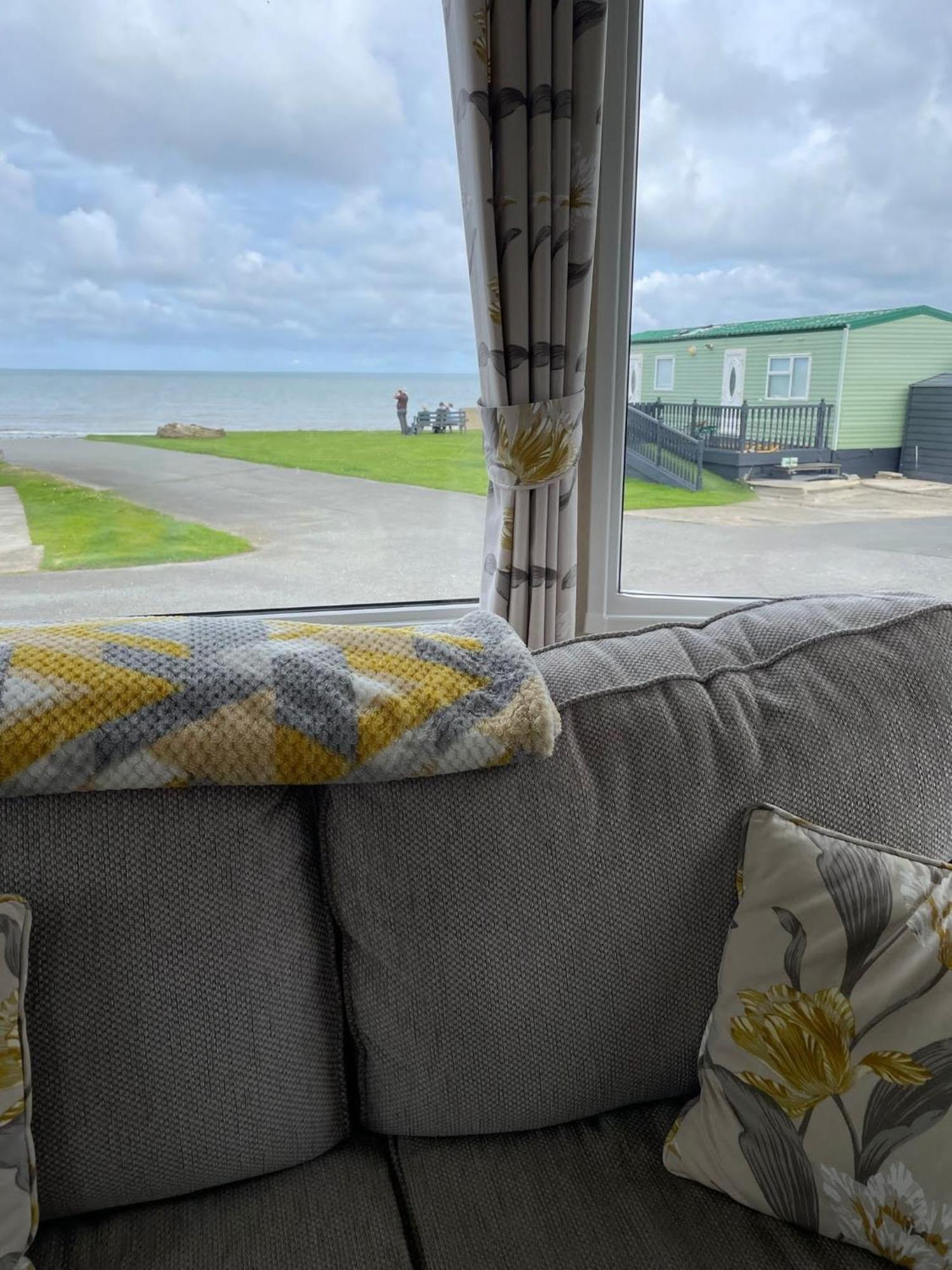 Bayview At Pengarreg Hotell Llanrhystyd Exteriör bild