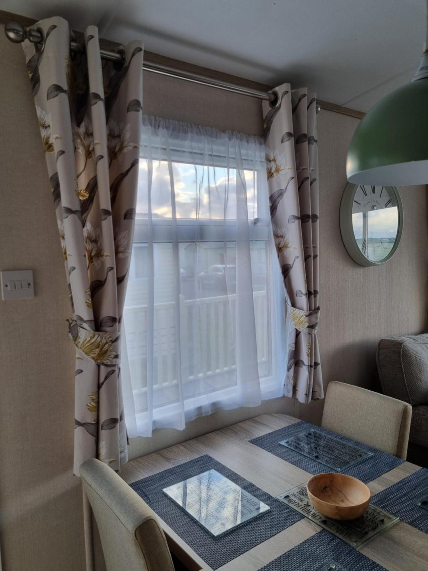 Bayview At Pengarreg Hotell Llanrhystyd Exteriör bild